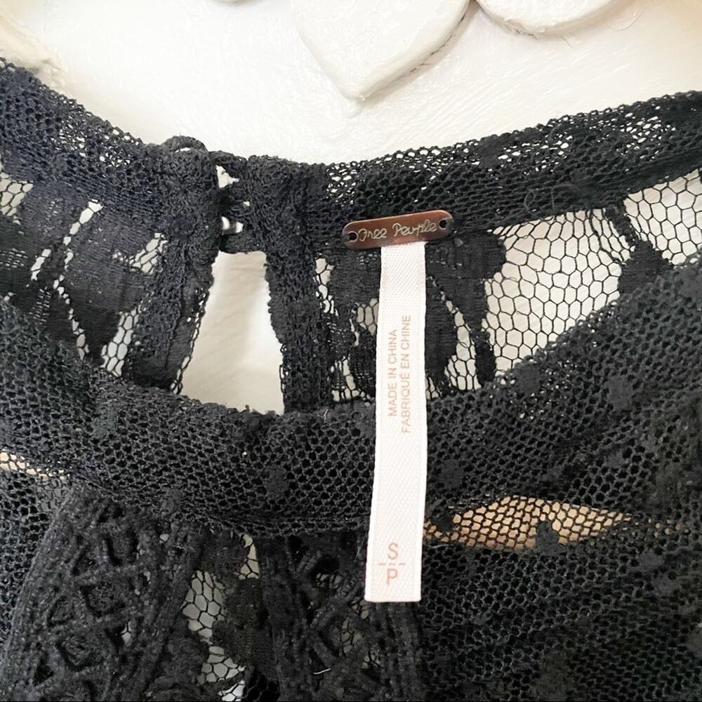 Free People Black Sheer Lace 3/4 Sleeve Cropped Blouse Size S - Picture 3 of 7